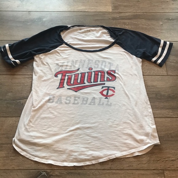 Motherhood Tops - Motherhood MN Twins baseball tee. Size L.